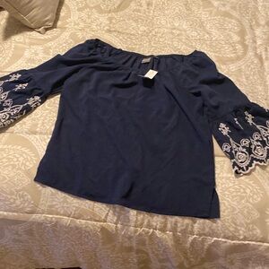 Brand-new New York and Company extra small women’s blouse in navy blue